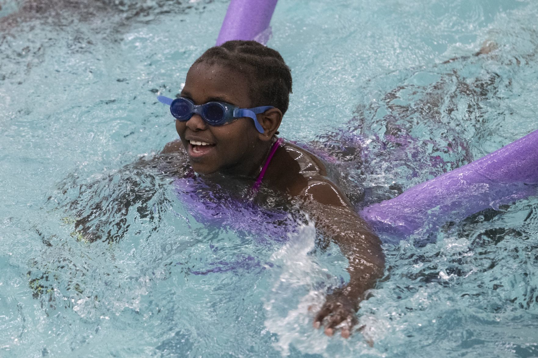 Refugee students hone their swimming skills
